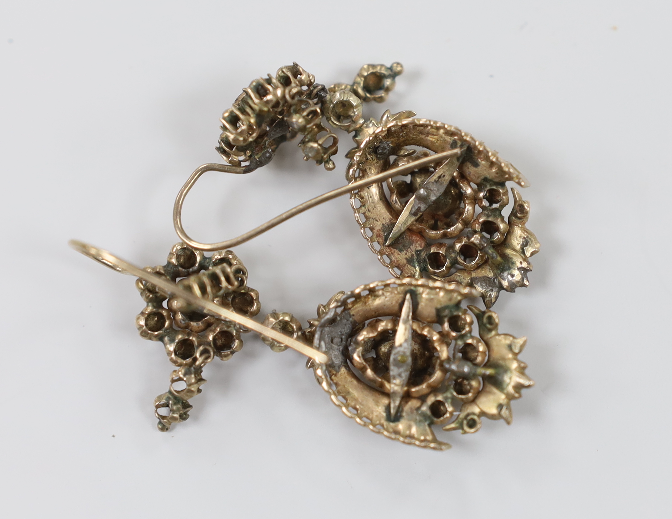 A pair of antique diamond set yellow metal drop earrings, probably Indian, 4.5cm